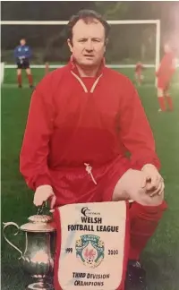  ??  ?? Drewe Phillips with the Garw title-winning banner of 1999-2000