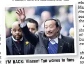  ??  ?? I’M BACK: Vincent Tan waves to fans