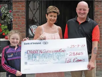  ??  ?? Pat Ennis, manager, Freddie’s Bar, Screen, presents a cheque of €28,645 to Maresa Corrigan for the Darren Corrigan Fund. Also in the picture is Maresa’s daughter Alicia. The money was raised through a fundraisin­g walk on Curracloe beach and a barbecue at the pub.