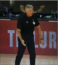  ?? KEVIN C. COX — THE ASSOCIATED PRESS ?? Sixers coach Brett Brown, watching his team take on the Magic Friday, has options if Ben Simmons can’t play in the postseason due to a knee injury. They might even spare Brown the usual wrestling match with the holes in the uber-talented Simmons’ game.