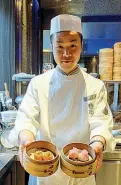  ?? (Corner/LaPresse) ?? A ciascuno il suoYike Weng, cuoco del Dim Sum. L’impasto del raviolo è a base di farina di grano o riso, il ripieno è variabilis­simo