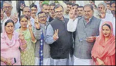  ?? HT PHOTO ?? INLD candidate Karan Chaultala along with his father and MLA Abhay Chautala showing victory sign after his win.