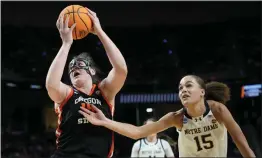  ?? MARY ALTAFFER — THE ASSOCIATED PRESS ?? Oregon State forward Raegan Beers (15) shoots against Notre Dame forward
Natalija Marshall (15) during the second quarter of a Sweet 16game during the NCAA Tournament on Friday in Albany, N.Y.