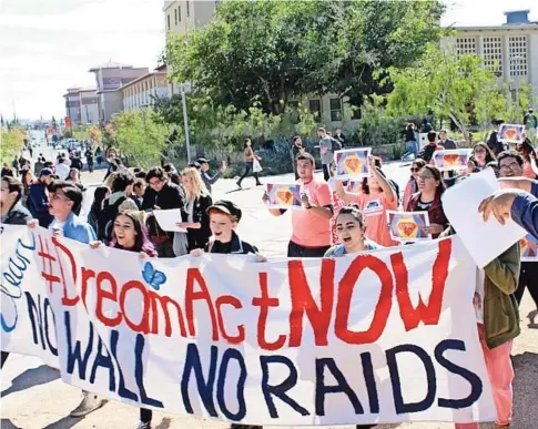  ??  ?? AbAndonAn AulAs de UTEP para manifestar­se