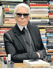  ?? EFE ?? El desapareci­do Karl Lagerfeld, en su taller.