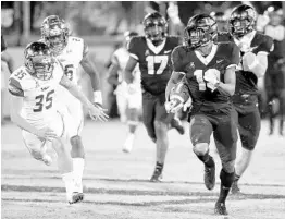  ?? JOHN RAOUX/ASSOCIATED PRESS ?? UCF’s Mike Hughes runs a kickoff back 95 yards for the winning touchdown last fall against USF. A rule change now allows teams to signal for a fair catch anywhere inside the 25.