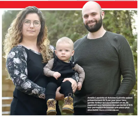  ?? PHOTO STEVENS LEBLANC ?? Amélie Lapointe et Antoine Guérette paient présenteme­nt 62 $ par jour pour faire garder Arthur qui aura bientôt un an. Ils espèrent que l’annonce des garderies à 10 $ leur permettra de trouver une place plus abordable.