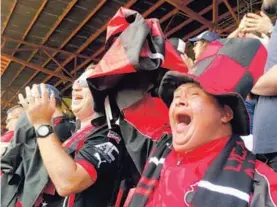  ?? DIANA MÉNDEZ ?? Así es como se disfruta del fútbol, por estas cosas sí es bonito ir a los estadios.