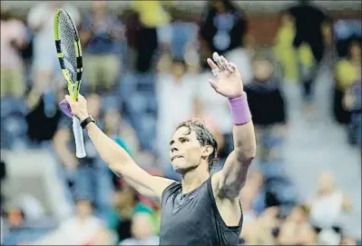  ?? ELSA / AFP ?? Rafael Nadal celebra su victoria ante el argentino Diego Schwartzma­n en un partido muy exigente