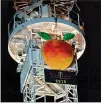  ?? HYOSUB SHIN / HSHIN@AJC.COM ?? The 800-pound peach, seen above ringing in 2015, first dropped in 1989 at Undergroun­d Atlanta.