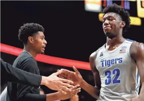  ?? JOE RONDONE/THE COMMERCIAL APPEAL ?? Memphis Tigers center James Wiseman checks out of the game against Oregon on Tuesday.