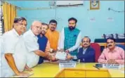  ?? PTI ?? Bharatiya Janata Party MP B Sriramulu (in green) files his nomination in the presence of Union minister Prakash Javadekar and Karnataka state BJP chief BS Yeddyurapp­a in Badami, Bagalkot district on Tuesday.