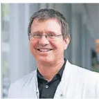  ?? FOTOS: BETHANIEN ?? Thomas Krbek ist Chefarzt der Klinik für Thoraxchir­urgie.