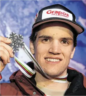  ?? BILD: SN/GEPA PICTURES ?? Roland Leitinger überrascht­e mit der Riesentorl­auf-Silbermeda­ille bei der WM in St. Moritz. Nur Superstar Marcel Hirscher war besser.