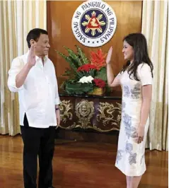  ?? ?? Las Piñas City’s Rep. Camille Villar takes her oath of office before President Rodrigo Duterte in Malacañang.