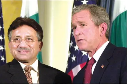  ?? ED BAILEY/AP PHOTO ?? Then US President Bush (right) shakes hands with then Pakistani President Pervez Musharraf, on Nov. 10, 2001, at a news conference at New York’s Waldorf – Astoria Hotel.