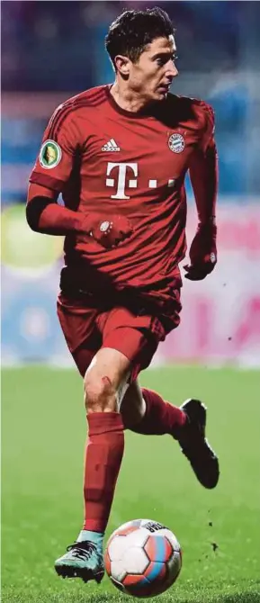  ??  ?? Robert Lewandowsk­i was disappoint­ed over a perceived lack of support at Bayern Munich in his hunt for the Golden Boot last season.