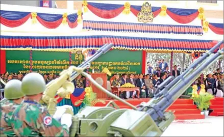  ?? HENG CHIVOAN ?? The celebratio­n of the 25th anniversar­y of the establishm­ent of the Royal Cambodian Army Command Headquarte­rs.