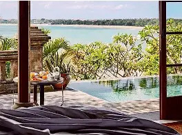  ??  ?? The Four Seasons Jimbaran Bay’s luxe rooms