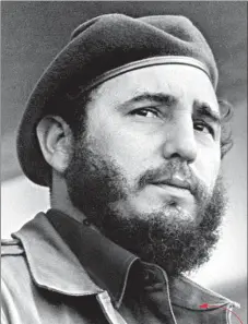  ??  ?? Fidel Castro O líder da revolução cubana, o irmão, que precisamen­te esta semana abandona o poder, e os seus “barbudos” causavam fascínio nos Kennedy