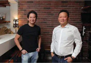  ?? PICTURES: SAMUEL ISAAC CHUA/THE EDGE SINGAPORE ?? JForte Group’s Lee with the younger Mr Khoo of The Southbridg­e Hotel