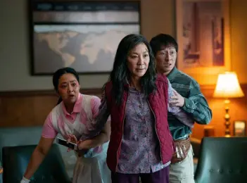  ?? Allyson Riggs, A24 ?? From left, Stephanie Hsu, Michelle Yeoh and Ke Huy Quan in “Everything Everywhere All at Once.”