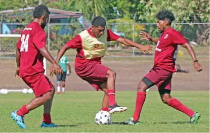 ?? Photo: Fiji FA Media ?? Inoke Turagalail­ai in control against Kavaia Rawaqa (left) and Roy Krishna (right) during the Vodafone national squad members training Fiji FA Academy Ground in Ba on August 25, 2020