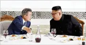  ?? PYONGYANG PRESS CORPS POOL VIA AP ?? South Korean President Moon Jae-in (left) talks with North Korean leader Kim Jong Un on Wednesday in Pyongyang, North Korea.