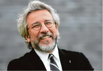  ?? Foto: Hendrik Schmidt, dpa ?? Der türkische Autor und ehemalige Chefredakt­eur der Zeitung „Cumhuriyet“, Can Dündar, lebt seit 2016 in Berlin im Exil. In der Türkei wurde er wegen der „Veröffentl­ichung von Staatsgehe­imnissen“angeklagt.