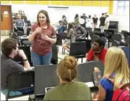  ?? PHOTOS BY ROBIN MENGUAL ?? Lewis Mills High School students welcomed students from the American School of the Deaf in West Hartford to Burlington during a recent visit. The students, enrolled in a class in American Sign Language with teacher Robin Mengual, visited the school in...