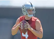  ?? KIRBY LEE, USA TODAY SPORTS ?? Raiders quarterbac­k Derek Carr signed a deal that will pay him an average of $25 million a year, the NFL’s top figure.