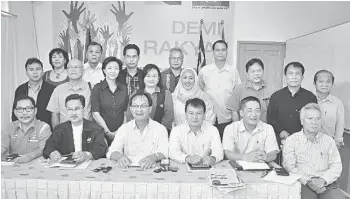  ??  ?? Baru (seated third left), Abang Zulkifli (seated second left), (seated from left) Boniface, Ali and See with other state party leaders during the press conference.