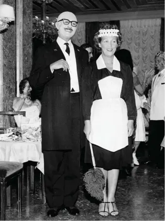  ??  ?? Count Guido Brandolini and Drue Heinz at a party hosted by Elsa Maxwell, Hotel Danieli, Venice, circa 1959