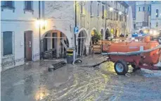  ?? FOTO: VIGILI DEL FUOCO/DPA ?? Wegen großer Mengen an Schnee und Regen war die Feuerwehr der norditalie­nischen Region Venetien rund um die Uhr im Einsatz, sie rückte mehr als 400mal aus.
