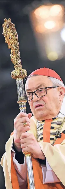  ?? FOTO: DPA ?? Gestützt auf seinen Bischofsst­ab: Karl Kardinal Lehmann beim Gottesdien­st zum 80. Geburtstag 2016 im Mainzer Dom.