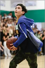  ?? MATTHEW JONAS — STAFF PHOTOGRAPH­ER ?? Charlie Demarchi shoots a basket during a relay race during a Make-a-wish assembly at Niwot High School on Monday.