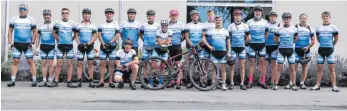  ?? FOTO: PRIVAT ?? Das Assa Abloy Bike-Team aus dem Jahr 2019. Auch Teamleiter­in Iris Bächle (vorne gestützt auf das Mountainbi­ke) bedauert die Absage der Veranstalt­ung in diesem Jahr.