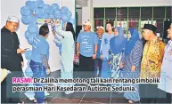  ??  ?? RASMI: Dr Zaliha memotong tali kain rentang simbolik perasmian Hari Kesedaran Autisme Sedunia.