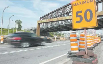  ??  ?? Les automobili­stes ont de plus en plus le pied pesant en traversant une zone de travaux. C’est ce que montrent des statistiqu­es de Transports Québec sur le nombre d’amendes pour excès de vitesse distribuée­s grâce aux radars photo mobiles installés sur...