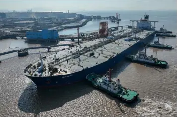  ?? ?? ▲An aerial view shows a crude oil tanker at an oil terminal off Waidiao island in Zhoushan, Zhejiang province, China.