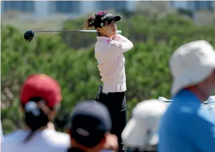  ?? GETTY IMAGES ?? The galleries crowd around Lydia Ko at Palos Verdes Golf Club.