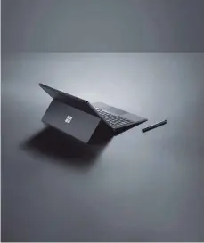  ?? FOTO: MICROSOFT/DPA-TMN ?? Die Surface-Reihe von Microsoft hat ein reguläres Windows an Bord. Das Surface Pro 6 gibt es ab 1049 Euro.