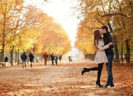  ?? DREAMSTIME ?? The first of November might usher in cooler weather, but with it comes a heating-up dating-service season, writes matchmaker Sofi Papamarko.