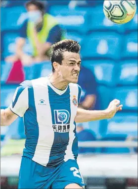  ?? FOTO: P. PUNTÍ ?? Bernardo Espinosa fue uno de los grandes baluartes del Espanyol el pasado sábado