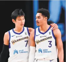  ?? NBA Photosvia Getty Images ?? Jeremy Lin talks to fellow Santa Cruz Warriors guard Jordan Poole during a recent game at the G League bubble in Florida.