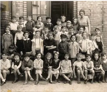  ?? Foto: Kaper Film ?? Im Jahr 1938, aus dem das Foto stammt, gab es noch eine jüdische Schule in Breslau. Zeitzeugen erinnern sich, dass immer we niger Kinder zum Unterricht kamen, weil sie das Land verließen. Kurz darauf wurde die Schule geschlosse­n. KONGRESS AM PARK