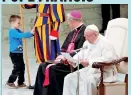  ??  ?? A child that escaped from his mother touches a member of Swiss guard during the general audience led by Pope Francis at Paul VI hall at the Vatican