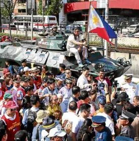  ?? —JAMSTA. ROSA ?? EDSA CELEBRATIO­N Thousands of people gather at the People Power Monument to commemorat­e the 32nd anniversar­y of the Edsa Revolution on Sunday.