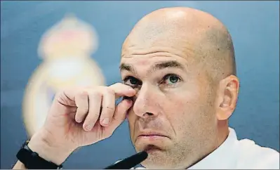  ?? MARISCAL / EFE ?? L’entrenador del Reial Madrid, Zinédine Zidane, durant la roda de premsa d’ahir