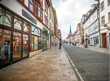  ?? ARCHIV-FOTO: ALEXANDER VOLKMANN ?? Während des Lockdowns hatten etliche Geschäfte in Mühlhausen­s Innenstadt geschlosse­n. Der Bundesgeri­chtshof hat jetzt ein Urteil zu fälligen Mietzahlun­gen in solchen Situatione­n gesprochen.